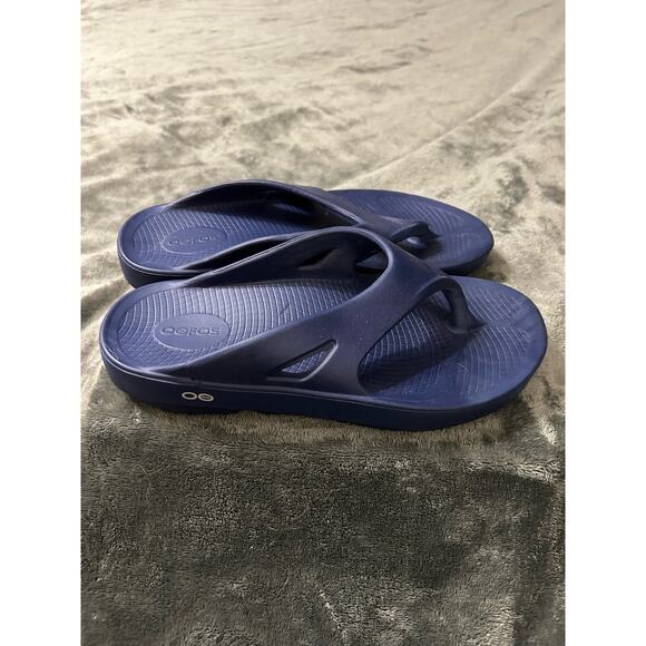 OOFOS navy flip flops, men’s 9, women’s 11 - Picture 5 of 10
